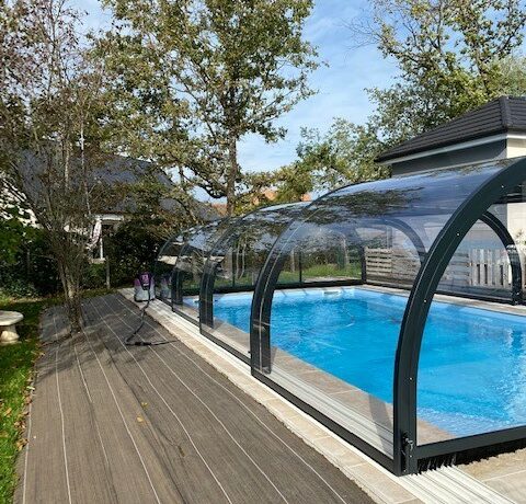 Abri-de-piscine-mi-haut-à-Ecommoy-72-Vue-1-480x460